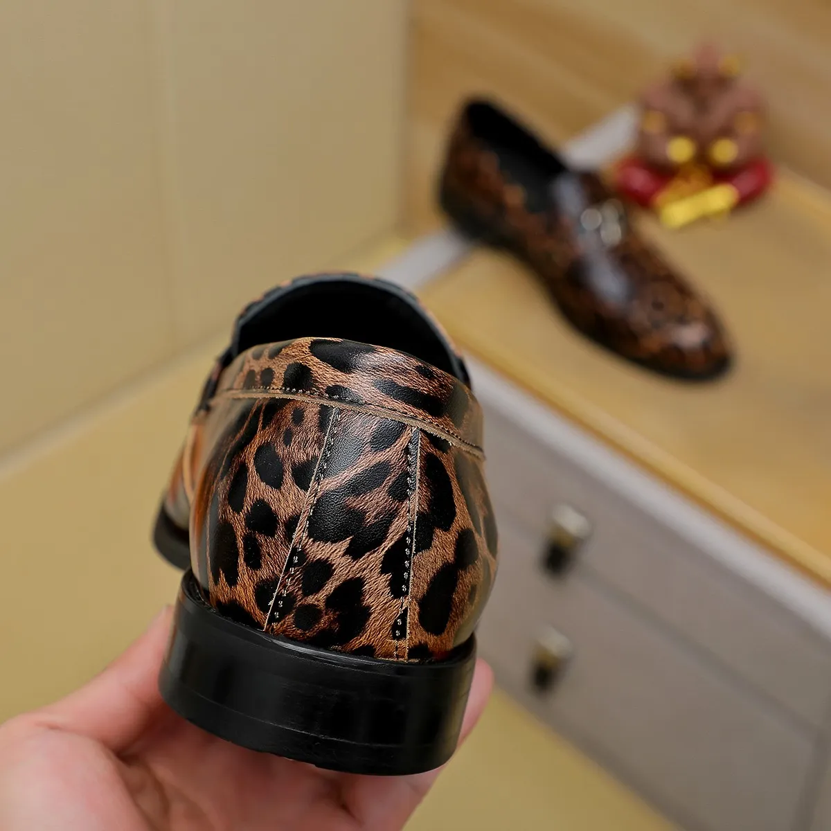 Men's shoes 💰 460 💰 Louis Vuitton LV ® 🆕 model 🔛Full shoe counter, first layer cowhide, 🐂leather lined casual shoes for men, super soft outsole, essential for driving. Counter synchronization, original first layer cowhide, completely 1:1 mold customization🌹top version, color optional! Number: 39-44 (customized at 38.45)